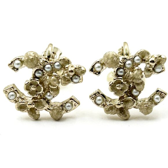 Chanel Gold CC Mini Pearl Mini Flowers Clip on Earrings - Picture 1 of 4
